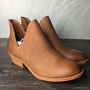 New Universal Thread Nora ankle booties in Cognac